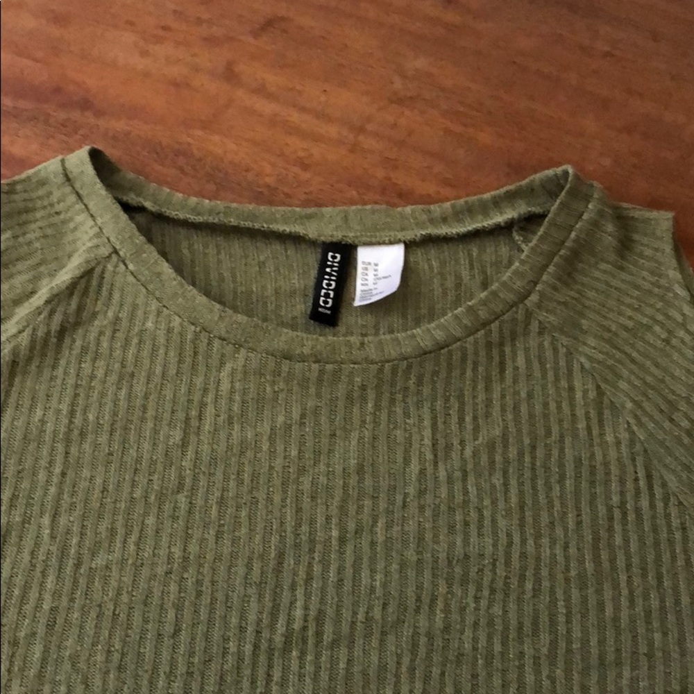 Cold Shoulder Top - Picture 2 of 3